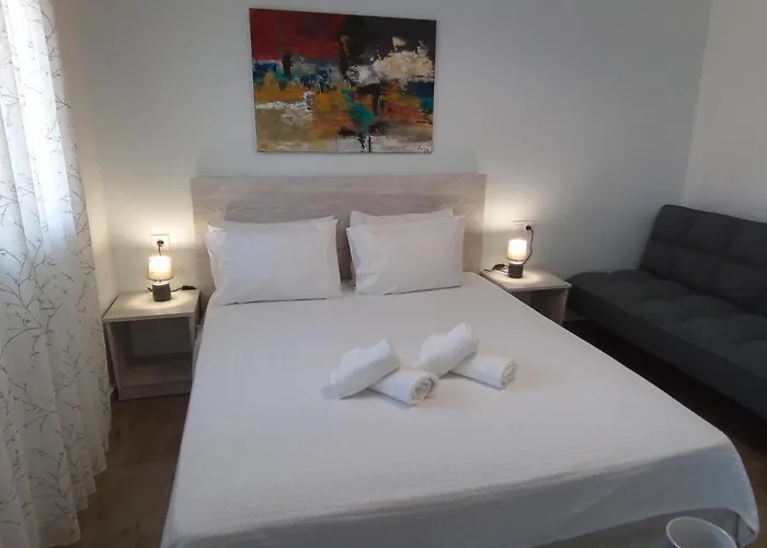 Thomas House Near The