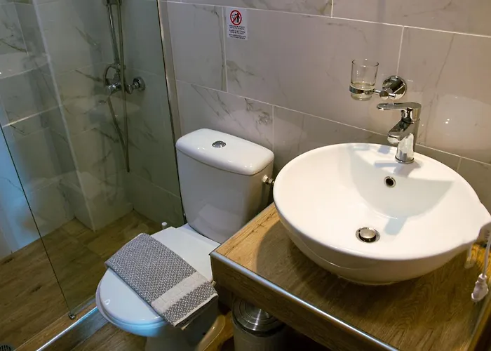 Thomas House Near The شقة