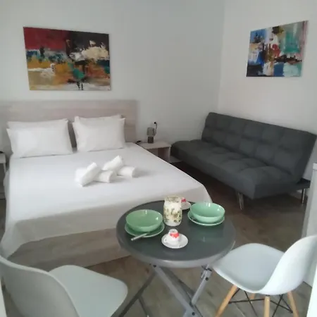 Thomas House Near The Nea Kallikrateia