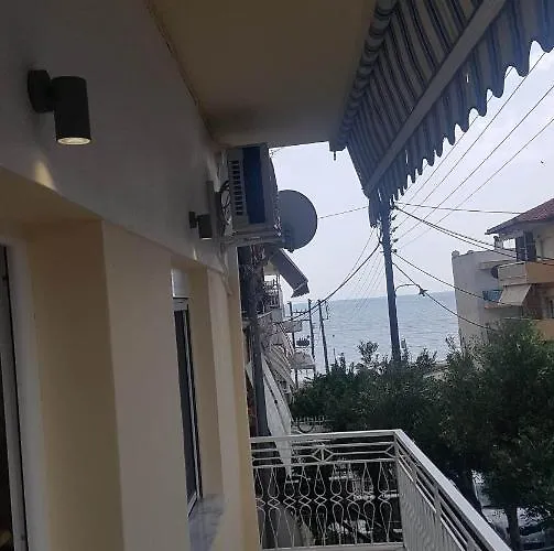 Thomas House Near The Apartament